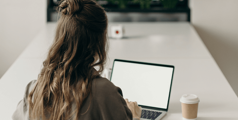 Economia digital com Dootax, plataforma de emissão de notas fiscais eletrônicas, simplificando processos fiscais para empresas no Brasil.