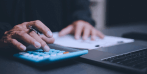 A controvérsia envolvendo o creditamento de PIS e COFINS sobre o ICMS-ST